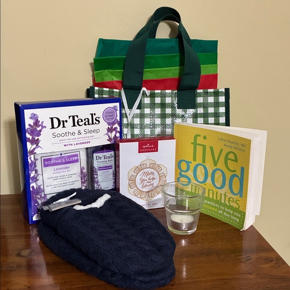 Cuddl Duds/Hallmark/Dr Teal’s etc Other - Mom’s Inspirational, Aromatherapy Self-Care Bundle -A complete Gift